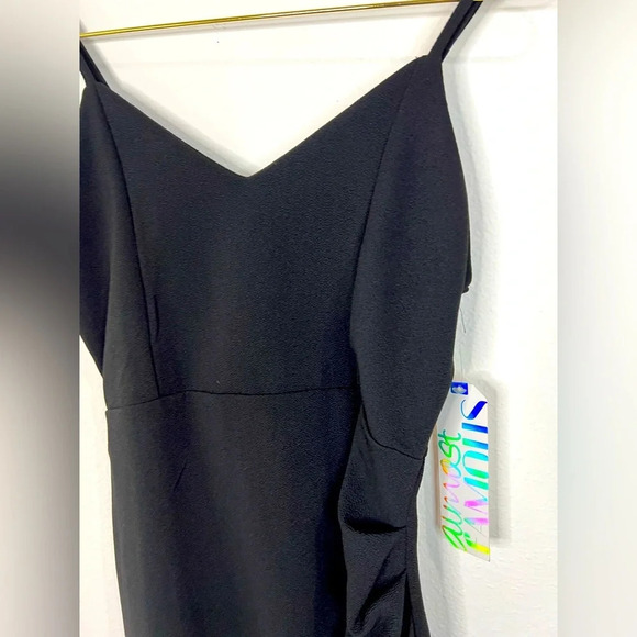 🆕 Almost Famous Black Sleeveless Dress with Bottom Lace Accent - Picture 4 of 10